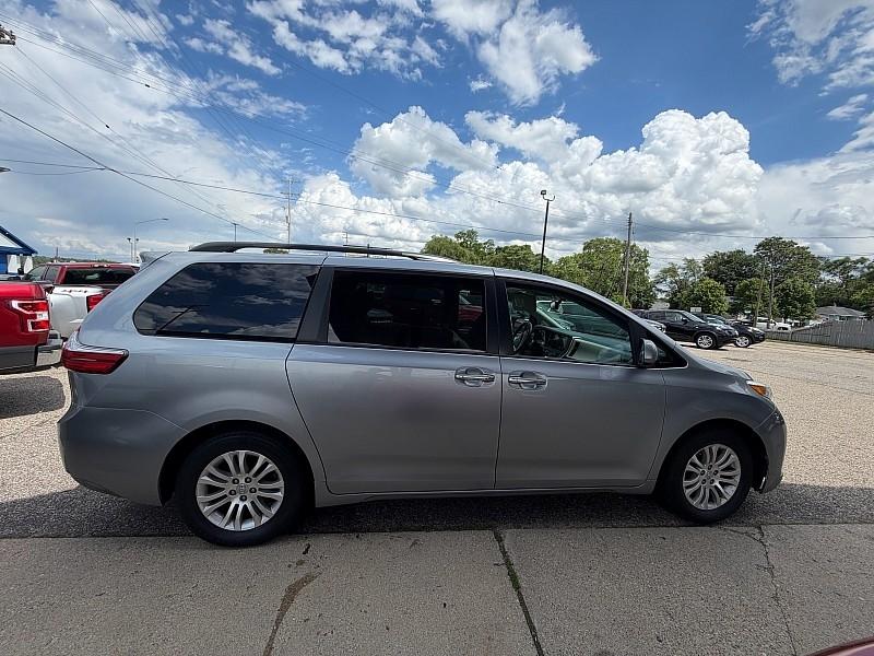 Toyota Sienna Limited Premium 7-Passenger 2017
