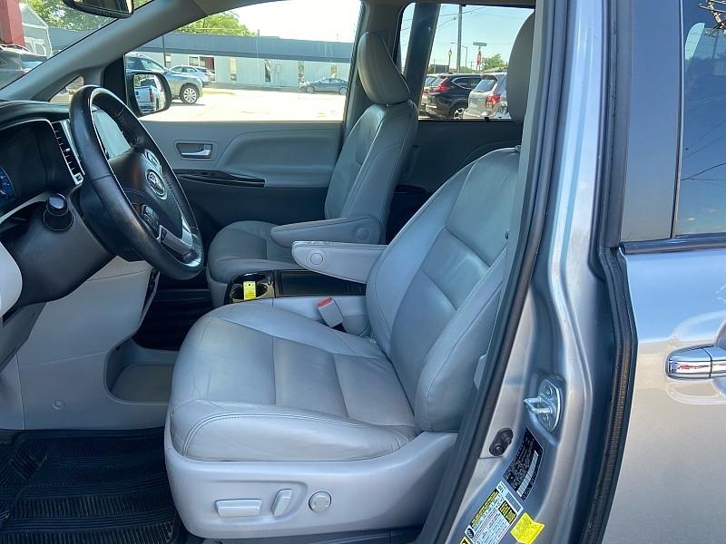 Toyota Sienna Limited Premium 7-Passenger 2017
