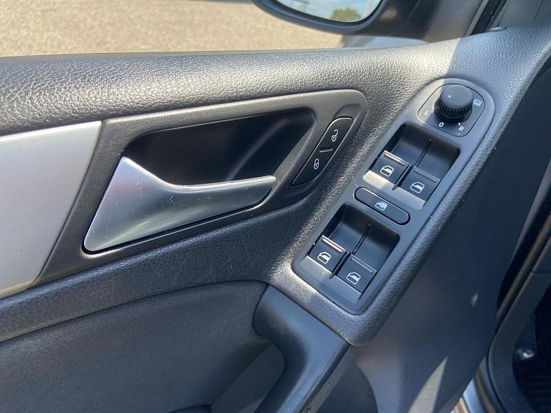 Volkswagen Golf 2.5L 4-Door PZEV 2011