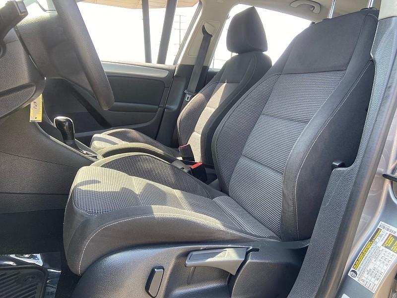 Volkswagen Golf 2.5L 4-Door PZEV 2011
