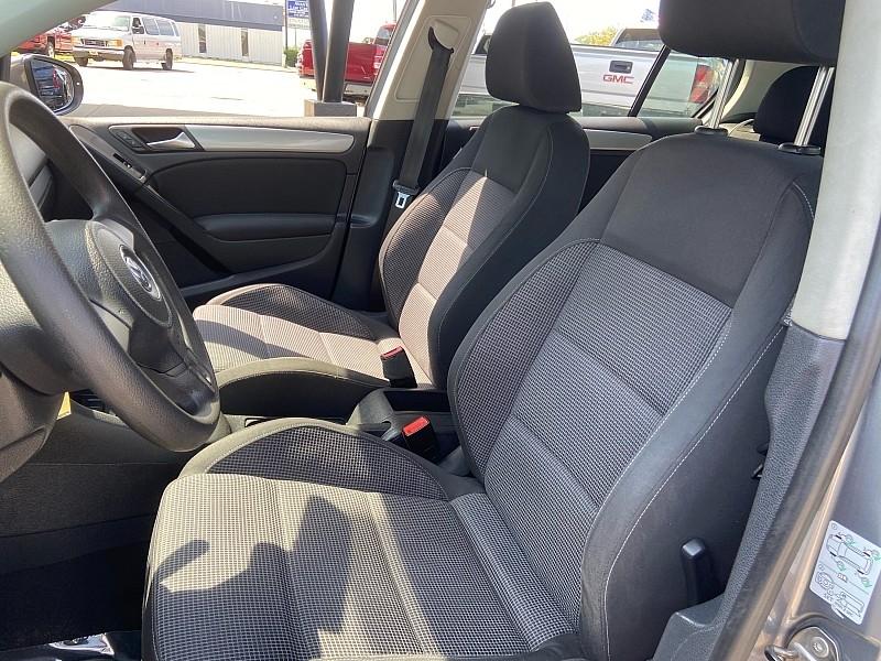 Volkswagen Golf 2.5L 4-Door PZEV 2011