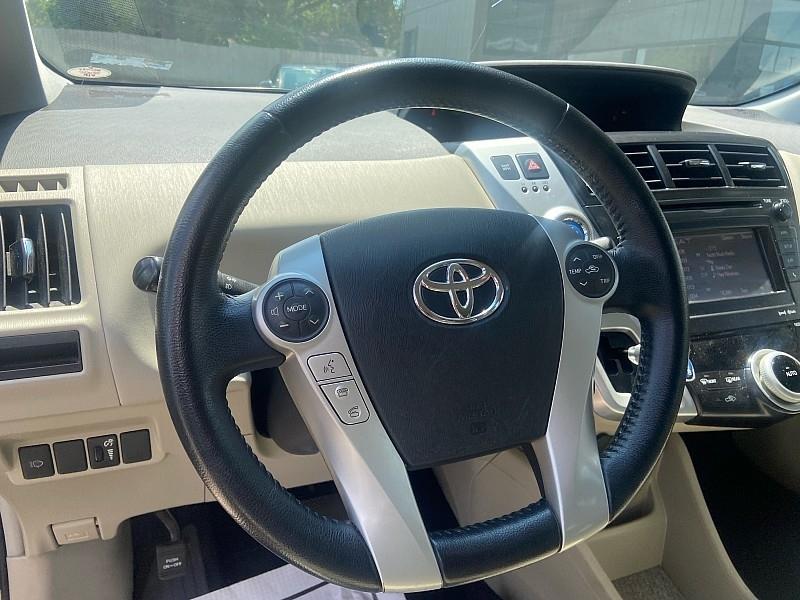 Toyota Prius V Five 2014