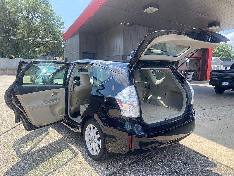 Toyota Prius V Five 2014