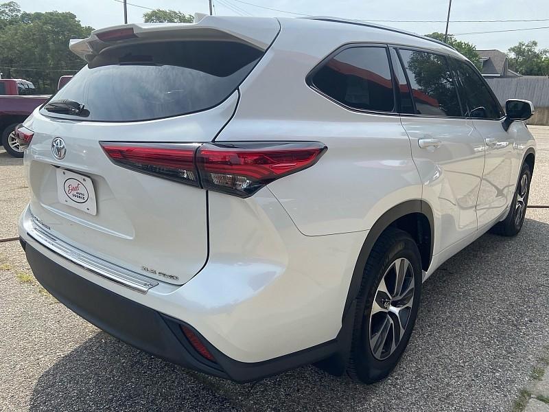 Toyota Highlander XLE AWD V6 2021