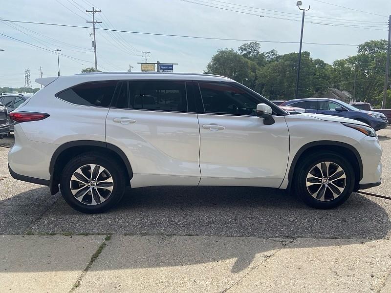 Toyota Highlander XLE AWD V6 2021