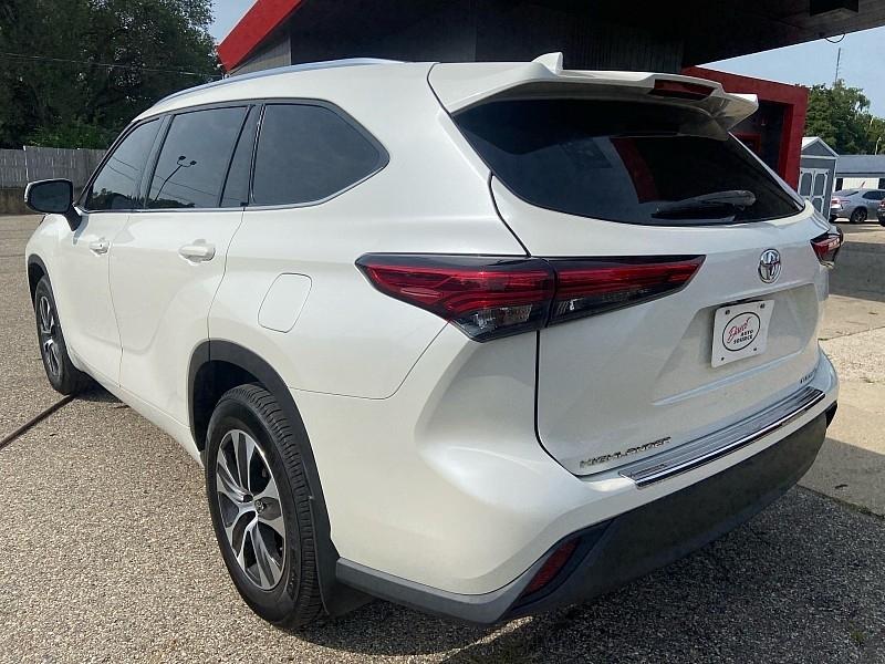Toyota Highlander XLE AWD V6 2021