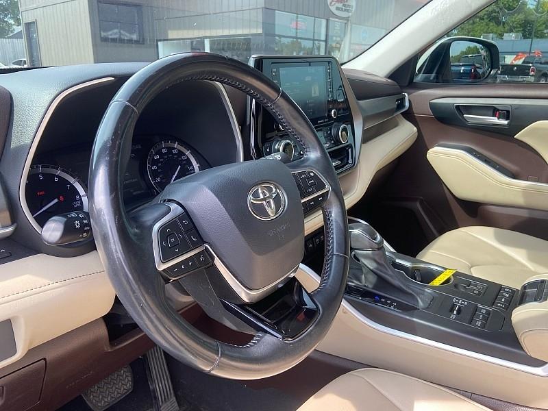 Toyota Highlander XLE AWD V6 2021