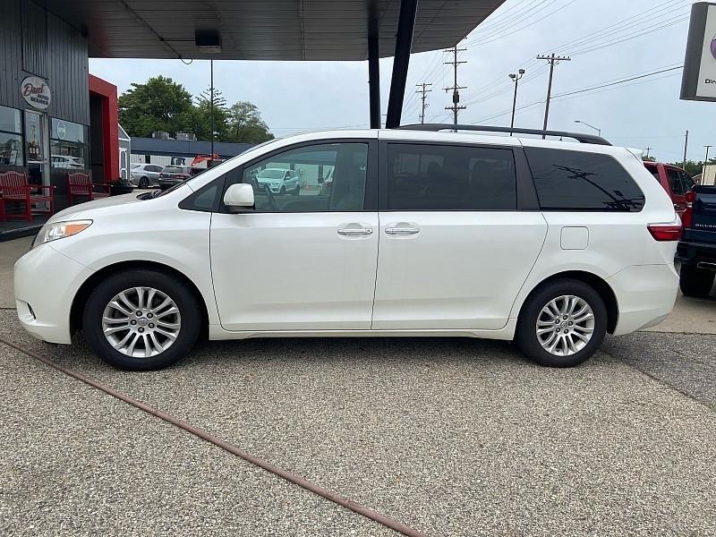Toyota Sienna Limited Premium 7-Passenger 2017