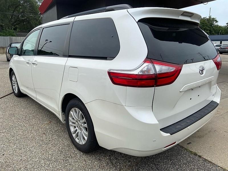 Toyota Sienna Limited Premium 7-Passenger 2017