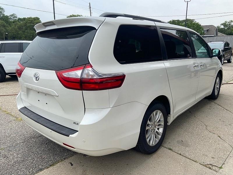Toyota Sienna Limited Premium 7-Passenger 2017
