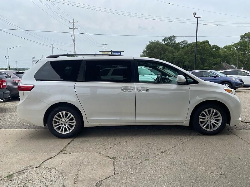 Toyota Sienna Limited Premium 7-Passenger 2017
