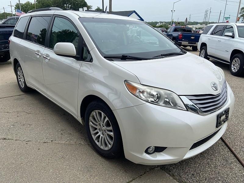 Toyota Sienna Limited Premium 7-Passenger 2017