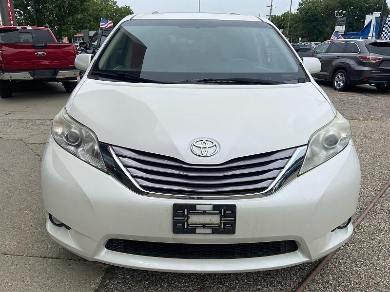 Toyota Sienna Limited Premium 7-Passenger 2017