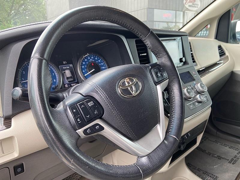 Toyota Sienna Limited Premium 7-Passenger 2017