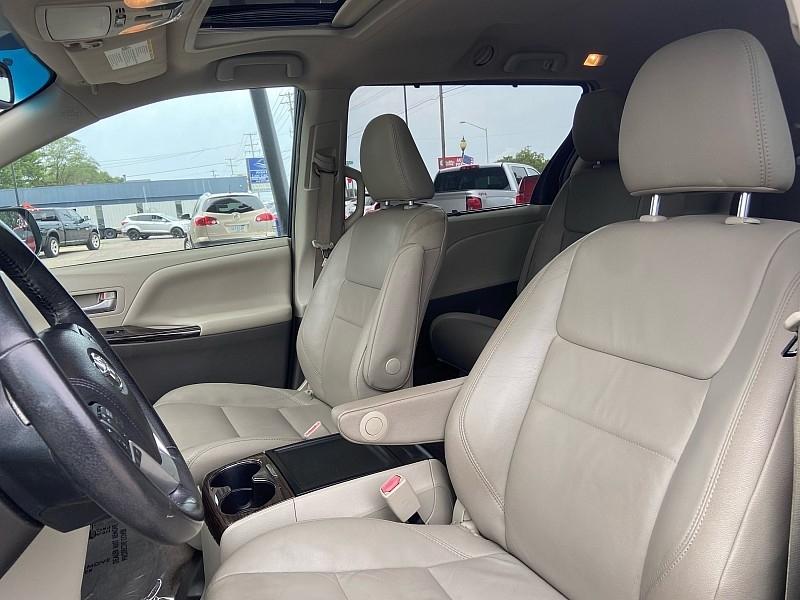 Toyota Sienna Limited Premium 7-Passenger 2017