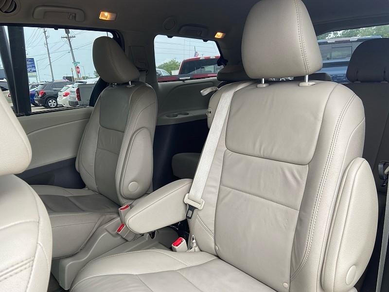 Toyota Sienna Limited Premium 7-Passenger 2017