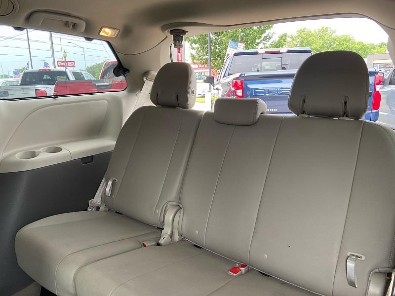 Toyota Sienna Limited Premium 7-Passenger 2017