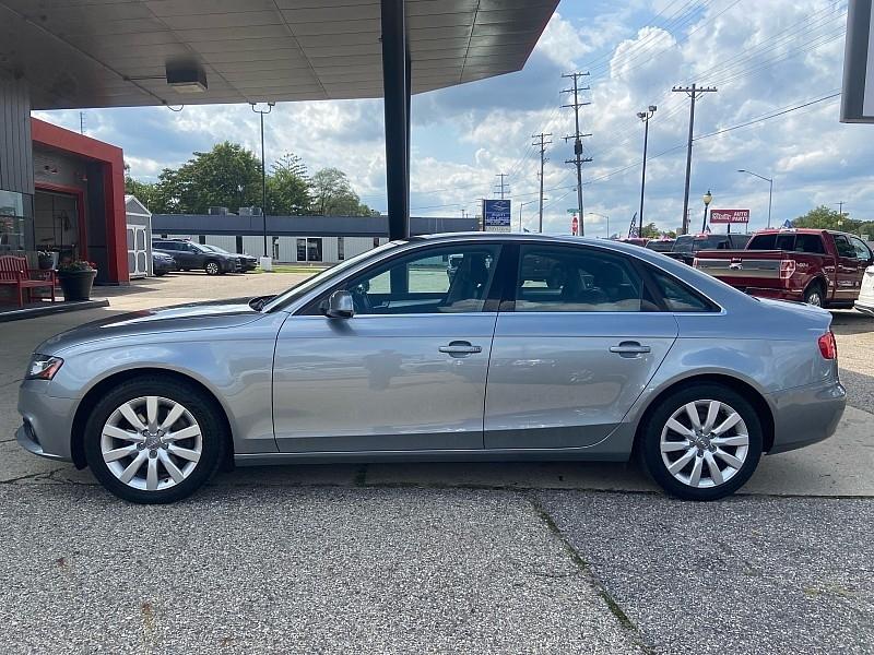 Audi A4 2.0T Sedan quattro Tiptronic 2011
