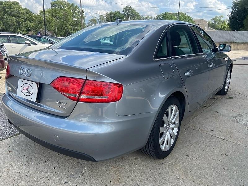 Audi A4 2.0T Sedan quattro Tiptronic 2011