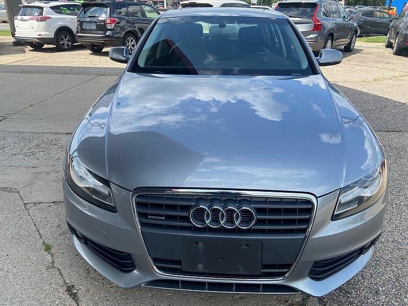 Audi A4 2.0T Sedan quattro Tiptronic 2011