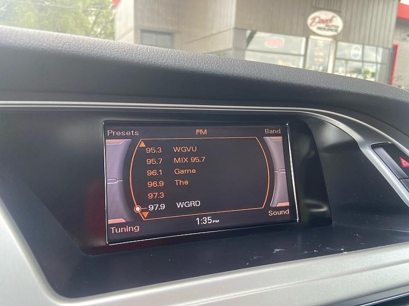 Audi A4 2.0T Sedan quattro Tiptronic 2011