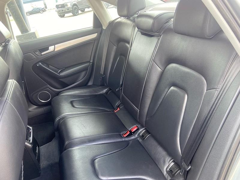 Audi A4 2.0T Sedan quattro Tiptronic 2011