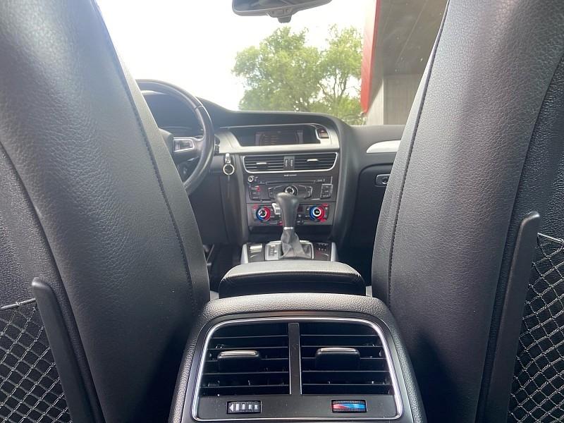 Audi A4 2.0T Sedan quattro Tiptronic 2011