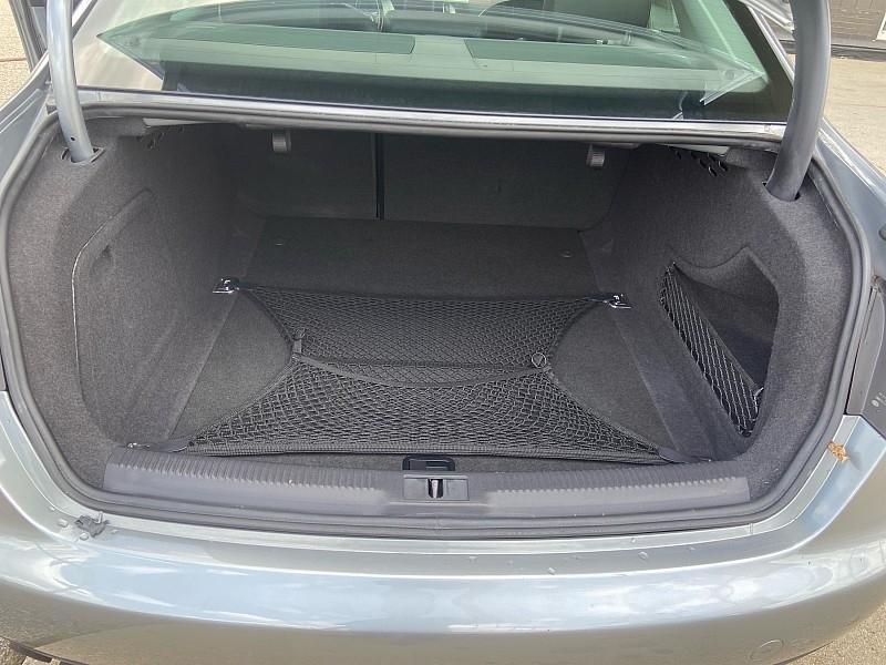 Audi A4 2.0T Sedan quattro Tiptronic 2011