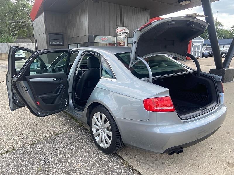 Audi A4 2.0T Sedan quattro Tiptronic 2011