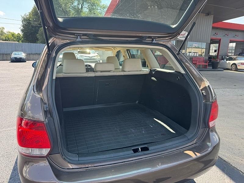 Volkswagen Jetta SportWagen 2.0L TDI 2011