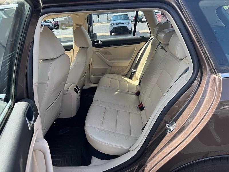 Volkswagen Jetta SportWagen 2.0L TDI 2011