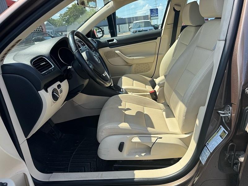 Volkswagen Jetta SportWagen 2.0L TDI 2011