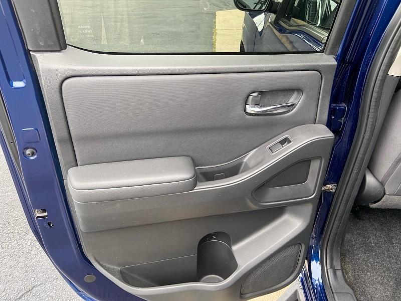Nissan Frontier SV Crew Cab 4WD 2022