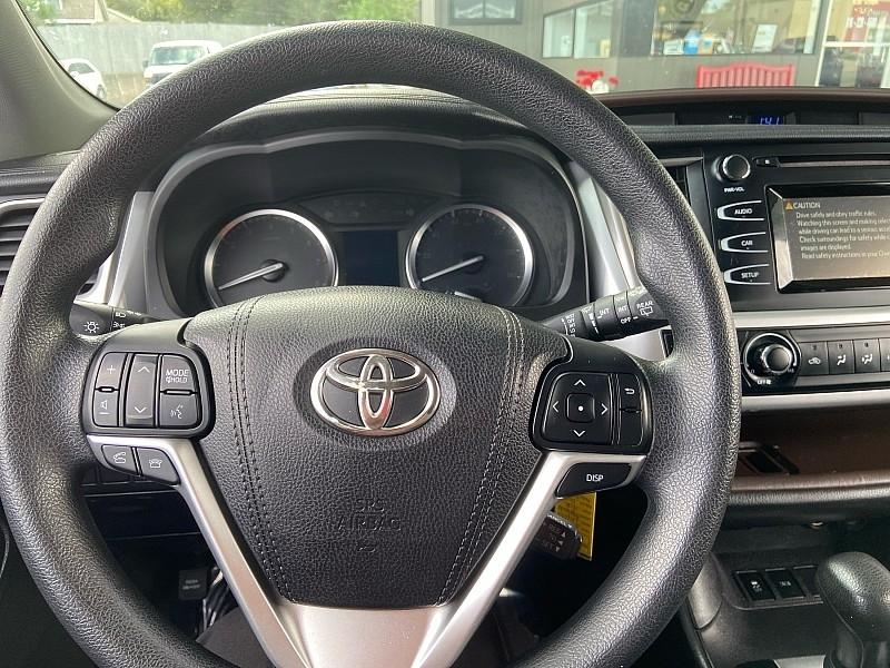 Toyota Highlander LE FWD V6 2016