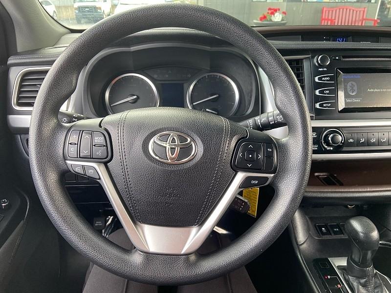 Toyota Highlander LE FWD V6 2016