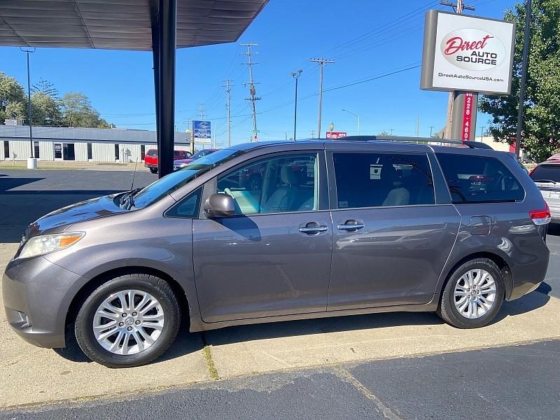 Toyota Sienna XLE FWD Mobility Access 7-Passenger V6 2012