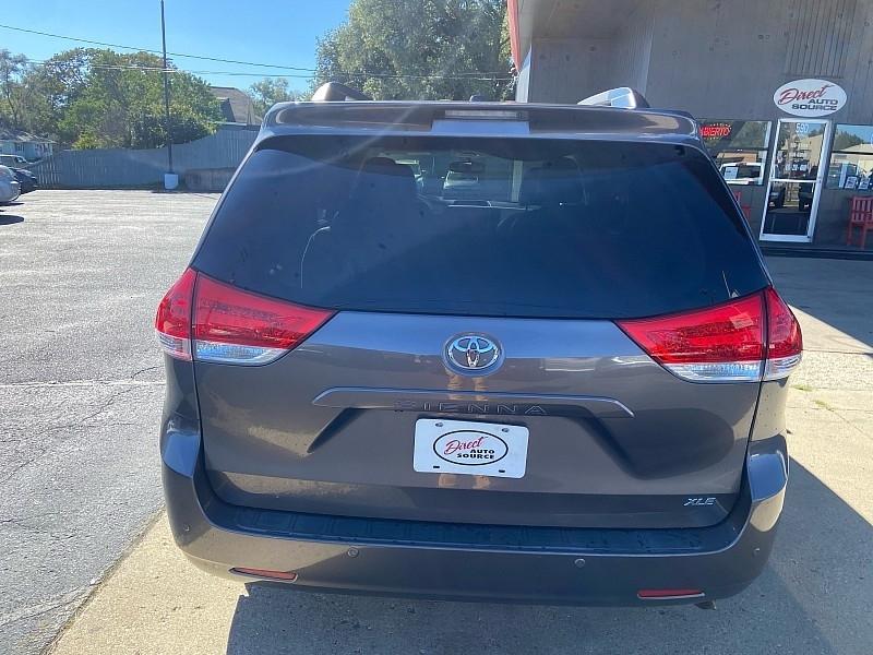 Toyota Sienna XLE FWD Mobility Access 7-Passenger V6 2012