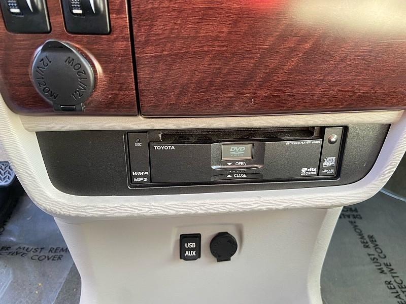 Toyota Sienna XLE FWD Mobility Access 7-Passenger V6 2012