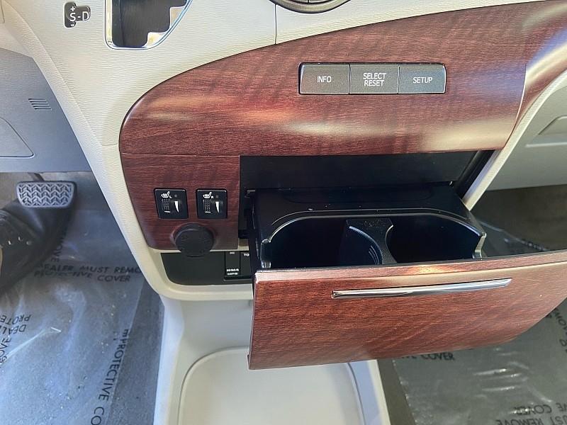 Toyota Sienna XLE FWD Mobility Access 7-Passenger V6 2012