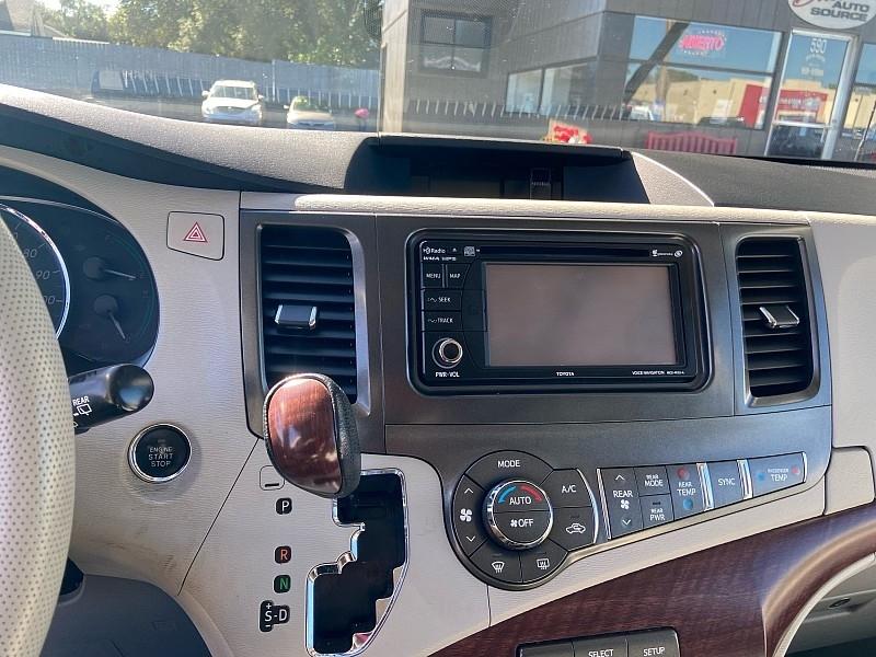 Toyota Sienna XLE FWD Mobility Access 7-Passenger V6 2012