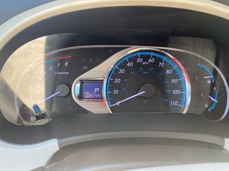 Toyota Sienna XLE FWD Mobility Access 7-Passenger V6 2012
