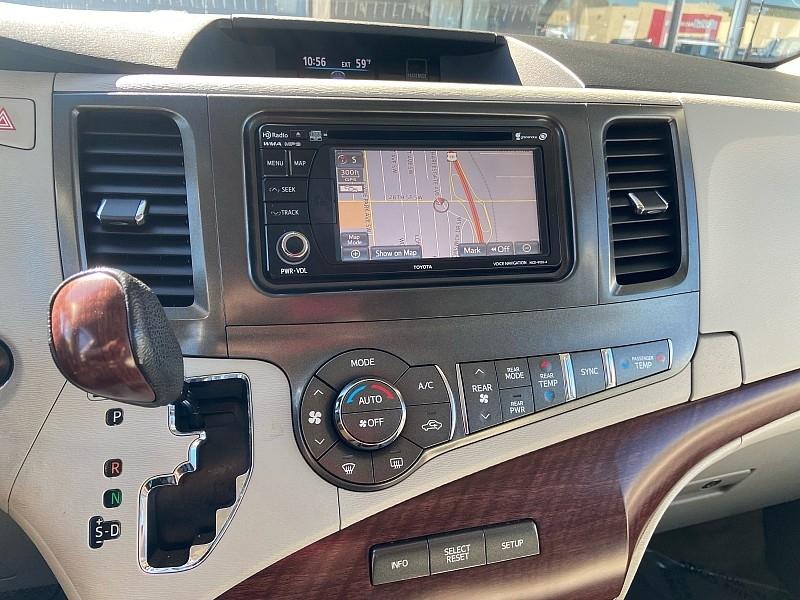 Toyota Sienna XLE FWD Mobility Access 7-Passenger V6 2012