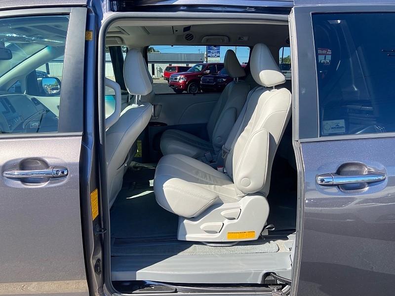 Toyota Sienna XLE FWD Mobility Access 7-Passenger V6 2012