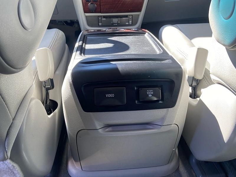 Toyota Sienna XLE FWD Mobility Access 7-Passenger V6 2012