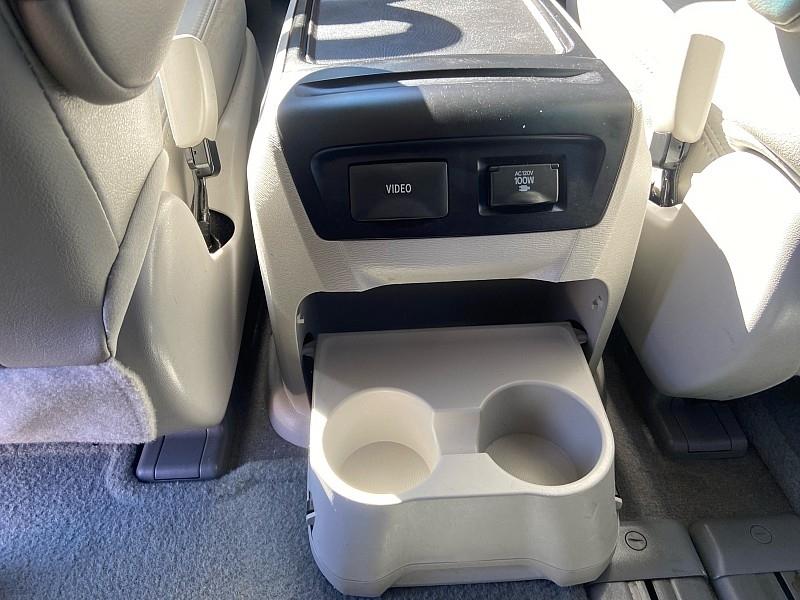 Toyota Sienna XLE FWD Mobility Access 7-Passenger V6 2012