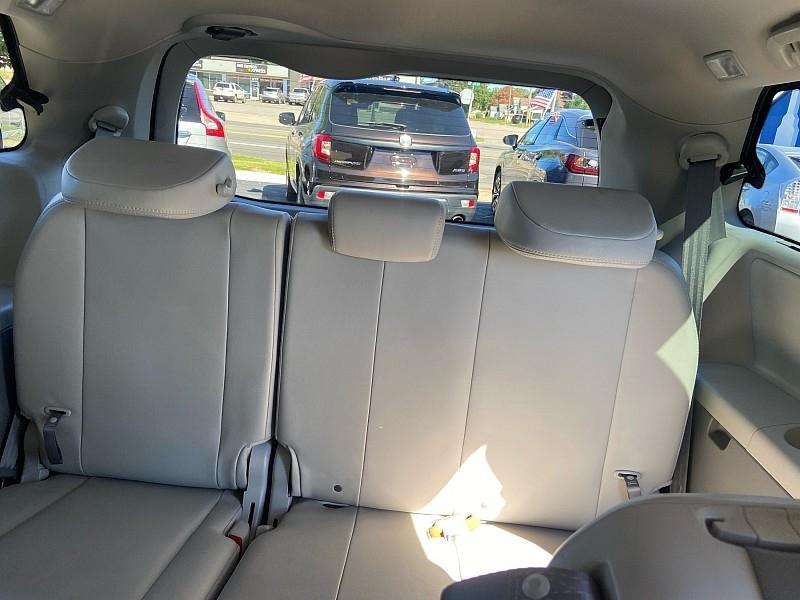Toyota Sienna XLE FWD Mobility Access 7-Passenger V6 2012