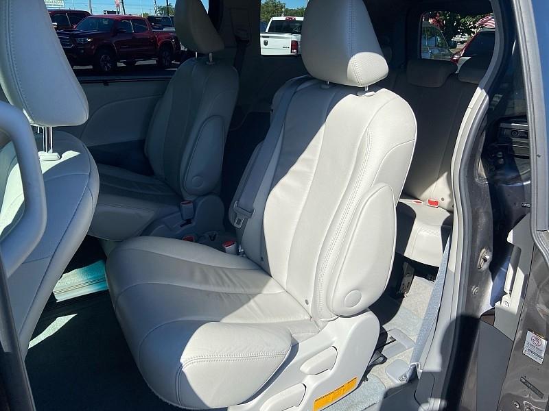 Toyota Sienna XLE FWD Mobility Access 7-Passenger V6 2012