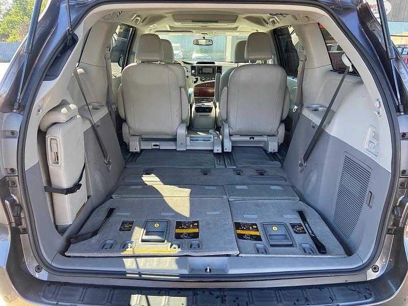 Toyota Sienna XLE FWD Mobility Access 7-Passenger V6 2012