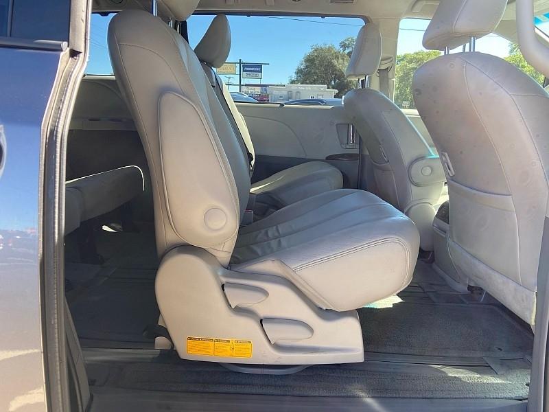 Toyota Sienna XLE FWD Mobility Access 7-Passenger V6 2012