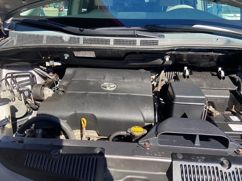 Toyota Sienna XLE FWD Mobility Access 7-Passenger V6 2012